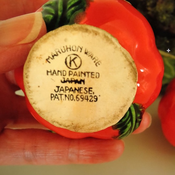 1940’s Salt & Pepper Shaker Set - Picture 2 of 2